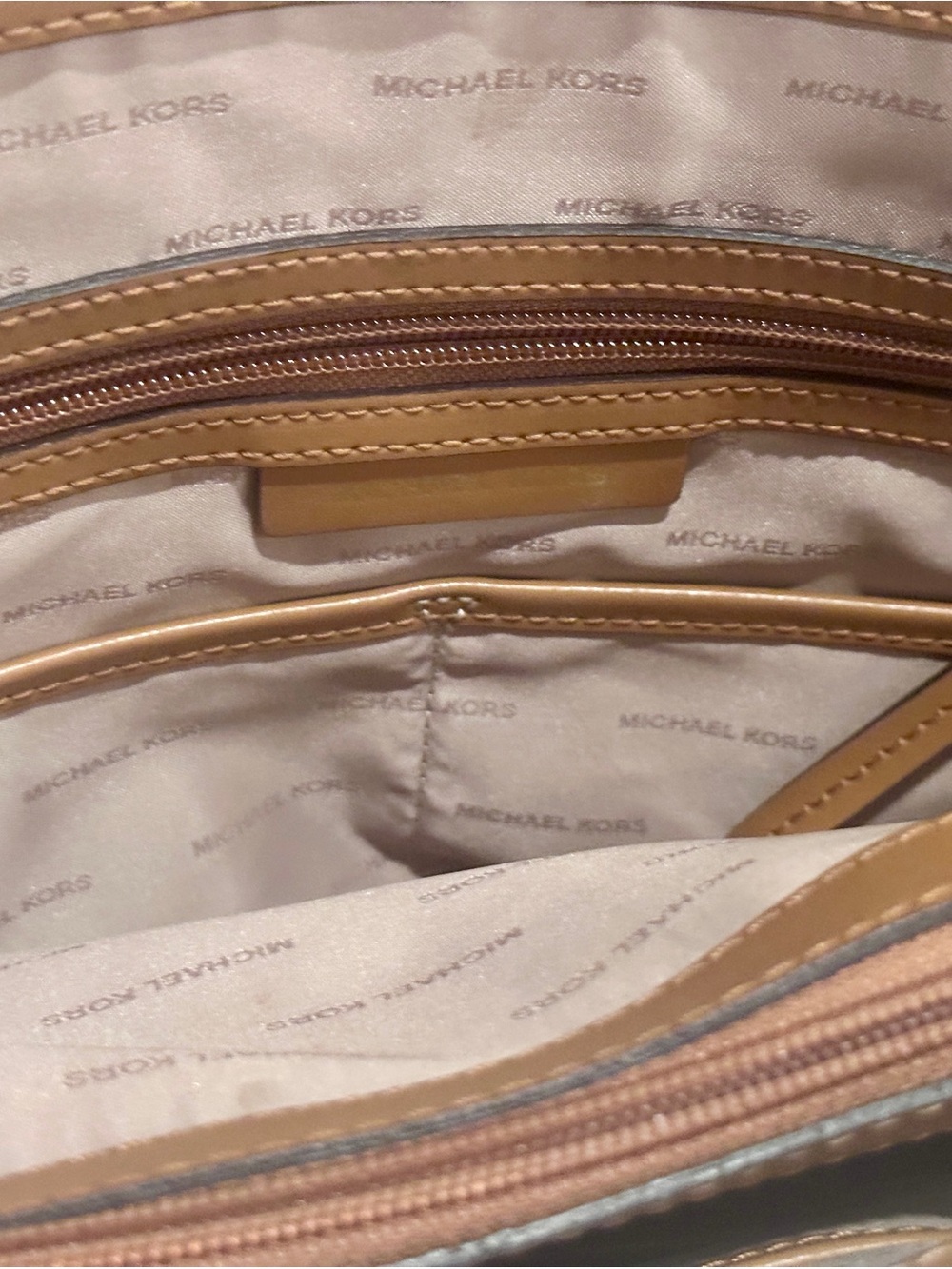 Michael Kors Voyager Large Signature Tote /laptop Bag - Picture 8 of 16